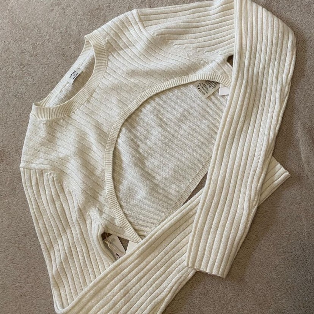 SOLD✨ Wilfred Manila sweater NWT